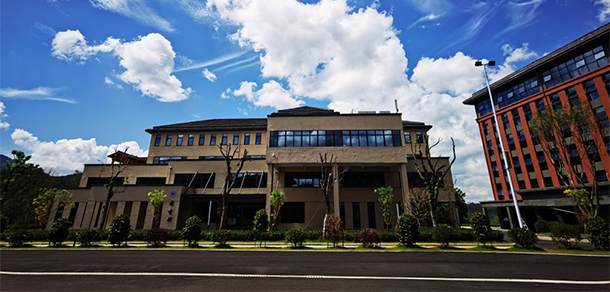 和君職業(yè)學院 - 最美大學