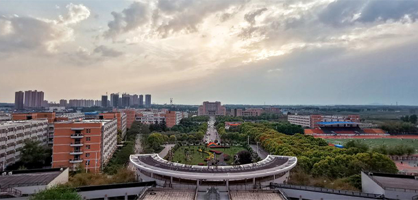 大學(xué)校志：校名、校標(biāo)、校訓(xùn)、校徽、校旗、校歌