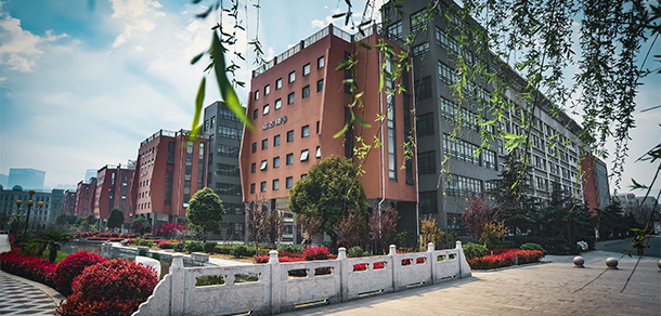 河南經(jīng)貿(mào)職業(yè)學院 - 最美大學
