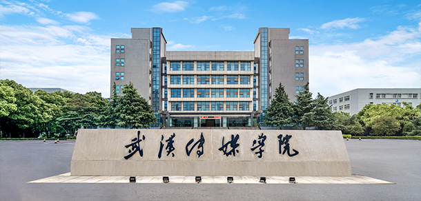 大學(xué)校志：校名、校標(biāo)、校訓(xùn)、?；?、校旗、校歌