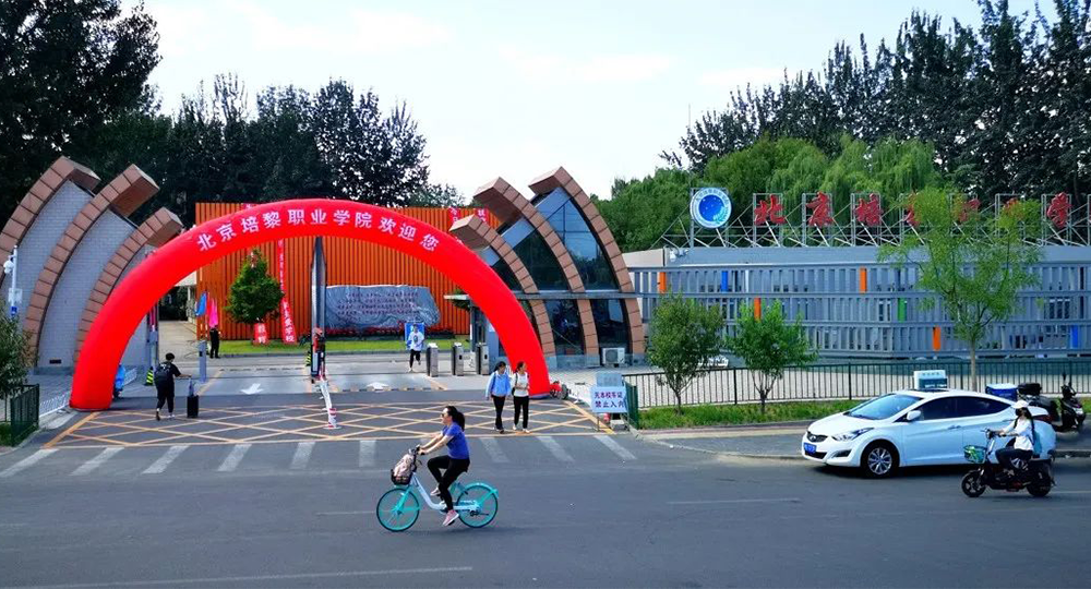 時(shí)光匆匆，歲月如歌！——珍惜自己最美好的時(shí)光，珍惜時(shí)下，放肆而不張揚(yáng)的青春年華。