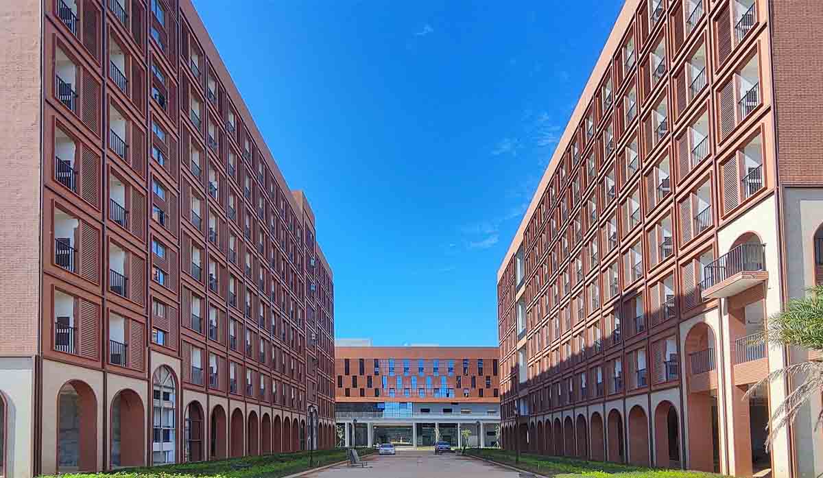 海南東方新絲路職業(yè)學院 我的大學