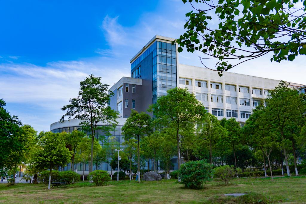 綿陽(yáng)城市學(xué)院 早安青春