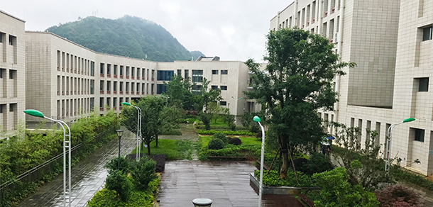 黔南民族醫(yī)學(xué)高等?？茖W(xué)校 - 最美大學(xué)