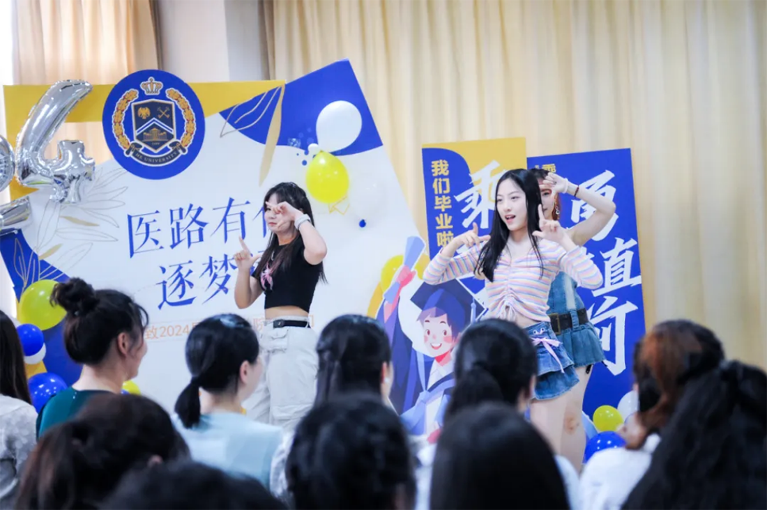 再見，小何