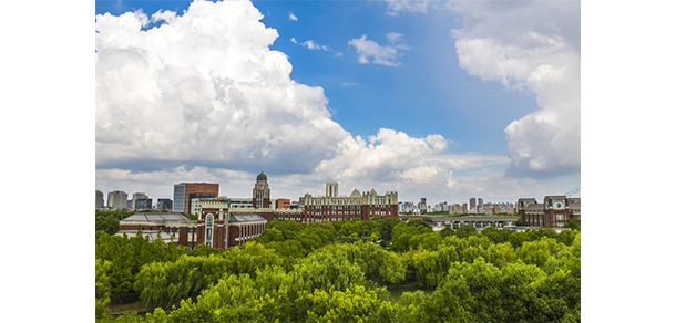 華東政法大學 - 最美大學