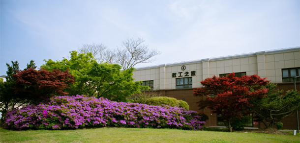 上海現(xiàn)代化工職業(yè)學(xué)院 - 最美大學(xué)